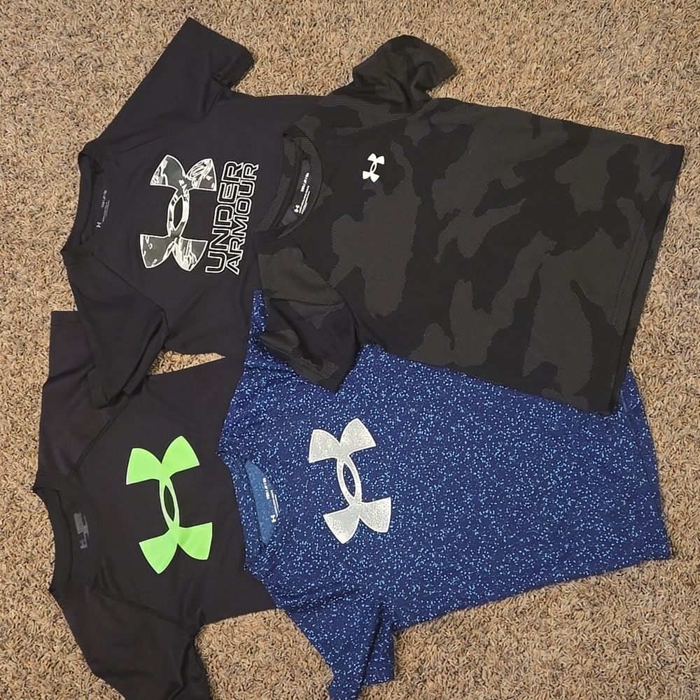Lot of boys size small Under Armour t shirts
